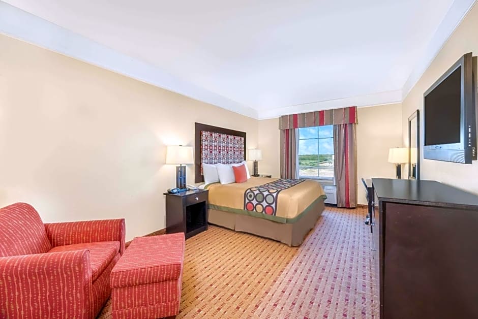 Super 8 by Wyndham Hidalgo/McAllen Area
