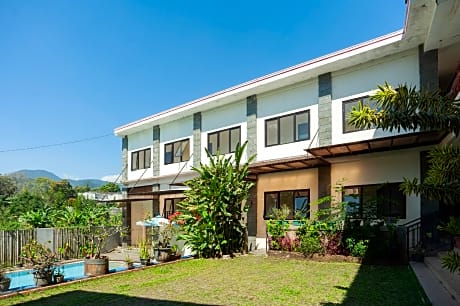 Urbanview Hotel Syariah Villa SM Cisarua Puncak by RedDoorz