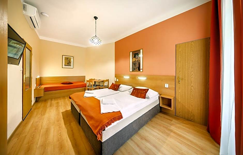 Hotel Golden City Garni