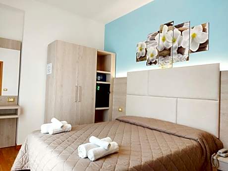 Hotel Monica