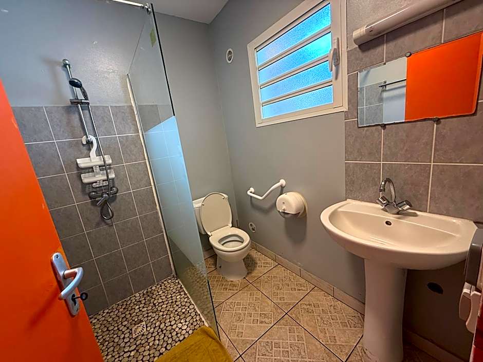 GITE-Hotel LA CAZ DES ORANGERS