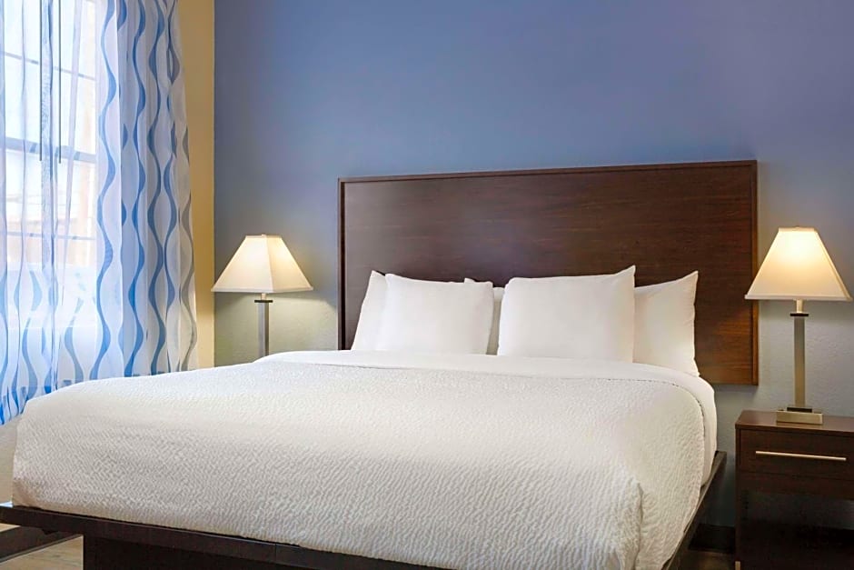 Days Inn & Suites by Wyndham Ft. Worth DFW Airport South