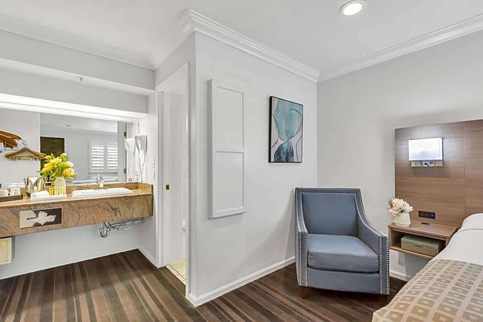 Napa Valley Hotel & Suites