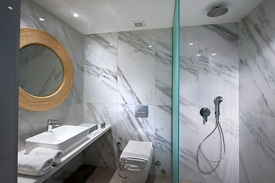 Solimar White Pearl - Adults Only