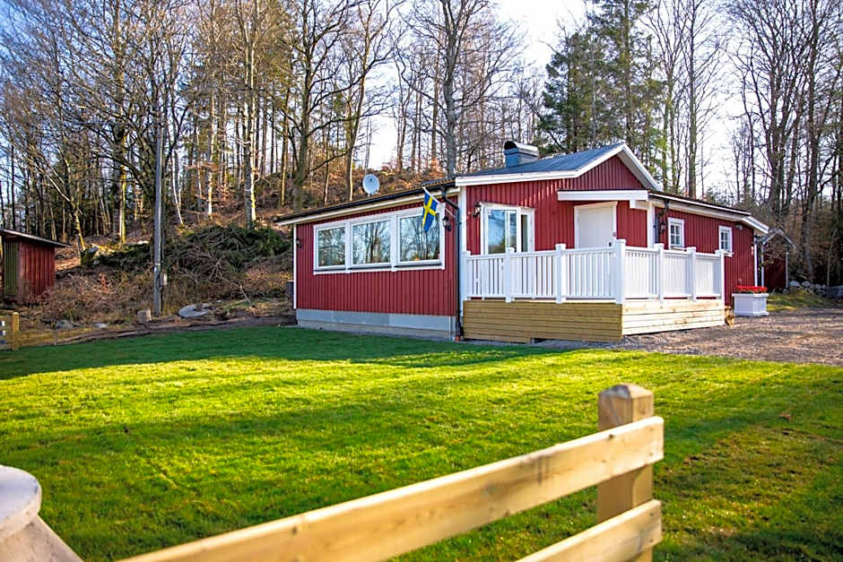 Photo 1 of 50 of Almas gård