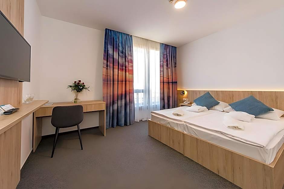 Akademia Hotel**** Balatonfured