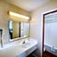 Days Inn by Wyndham Mackinaw City - Lakeview