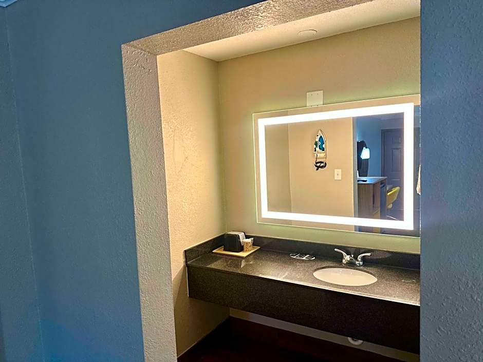 Days Inn by Wyndham Houston East