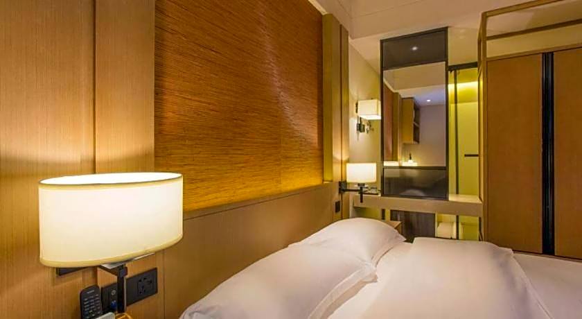 V8 Ziyuangang Hotel