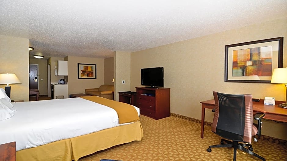 Holiday Inn Express Hotel & Suites Fort Atkinson