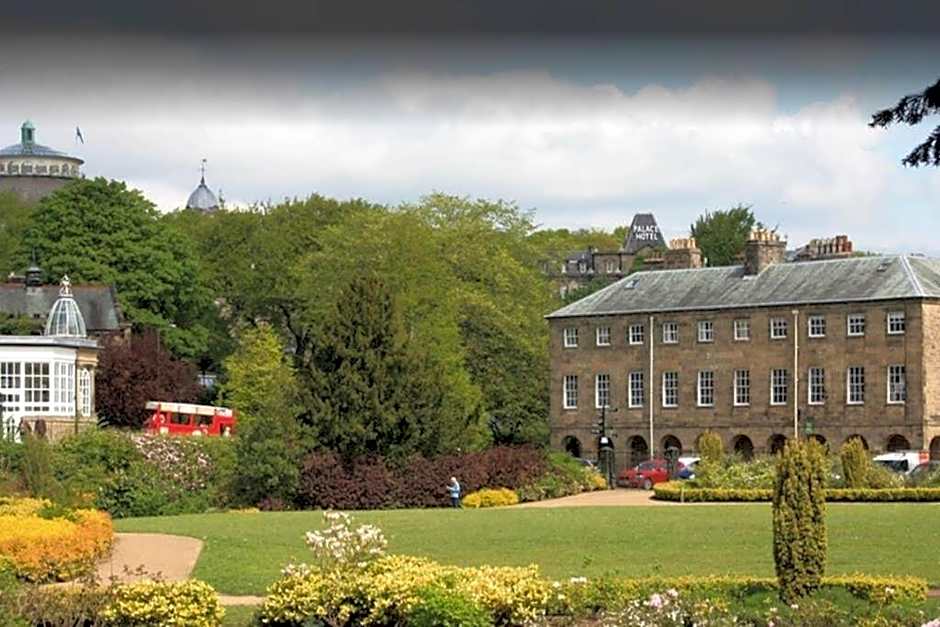 No 6 The Square Tearooms & Accommodation