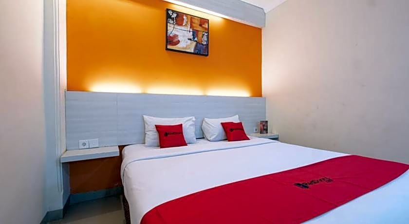 RedDoorz Plus @ Hotel Alden Makassar