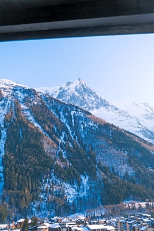 Classic room balcony Mont-Blanc view