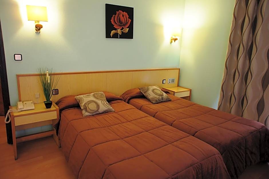 Foto 1 daripada 4 — 1 Double Bed or 2 Beds