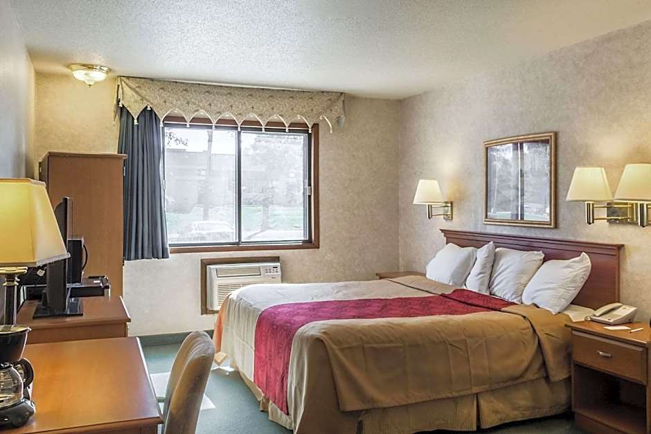 Econo Lodge North