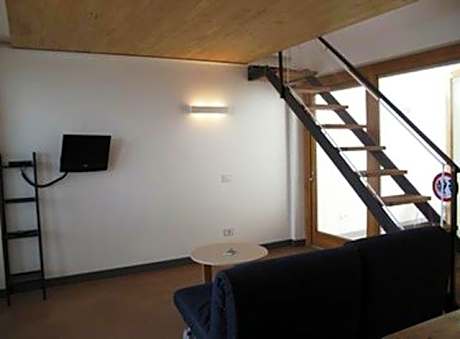 Studio (3 Adults) - Split Level