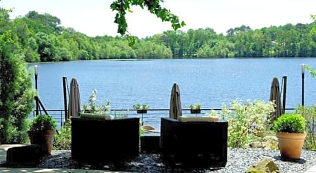 Brindos Lac & Château