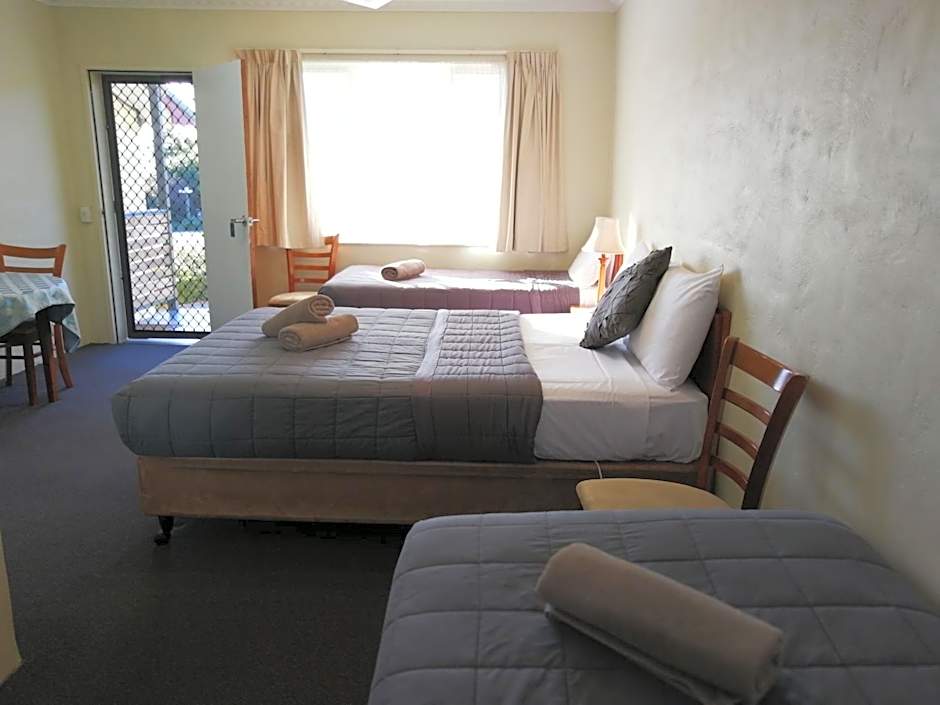 Wintersun Gardens Motel