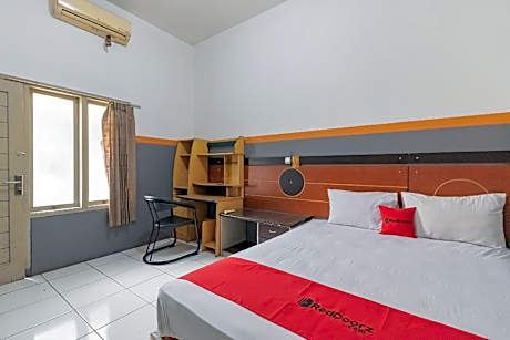 RedDoorz @ Merdeka Street Garut