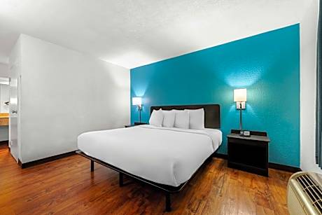 King Room - Disability Access - Non-Smoking