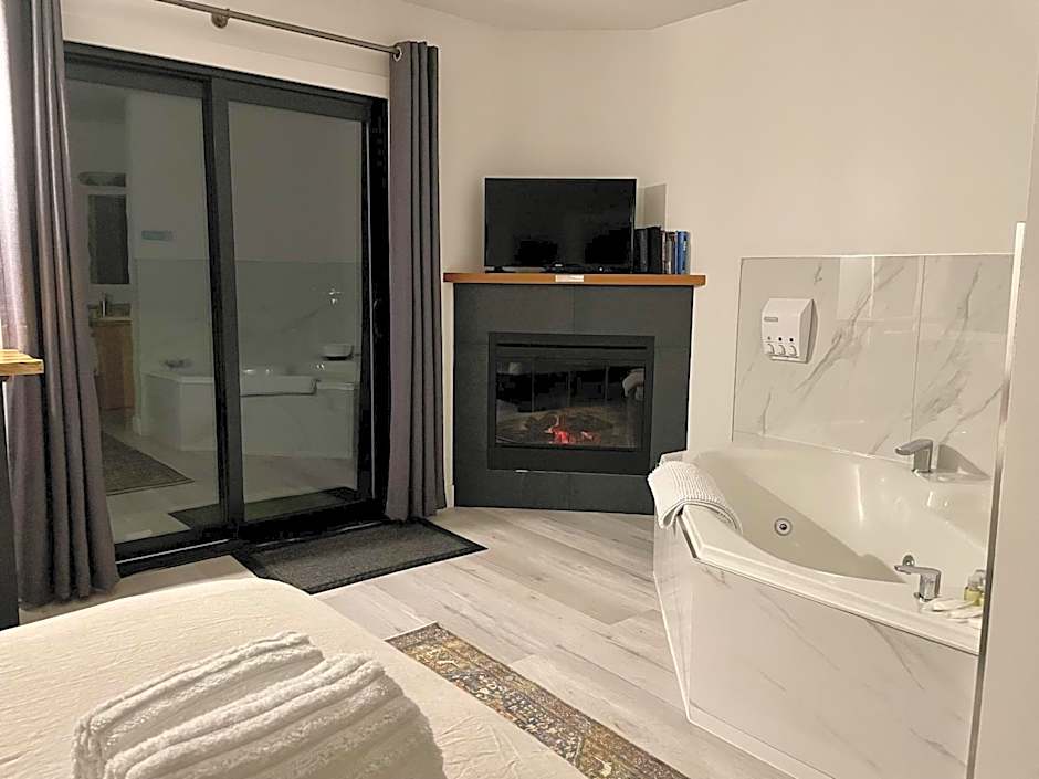 Private Oceanfront Room With Hot Tub & Firepit - Shore Thing