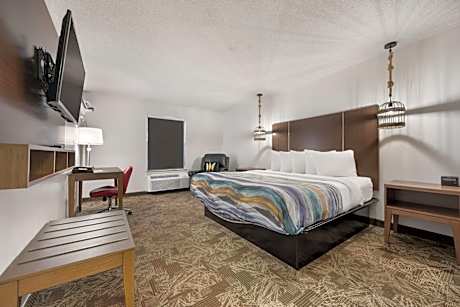 King Room with Mobility Accessible Tub