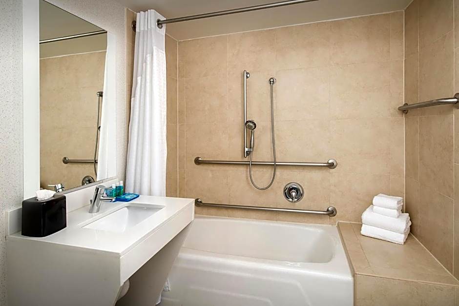 Holiday Inn Express Boston  Saugus By IHG