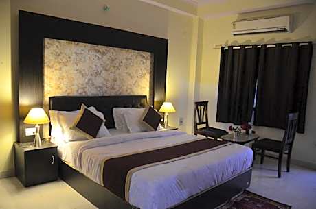Standard Room with King Bed