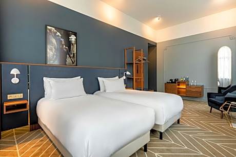 Emerald Twin Guest Room