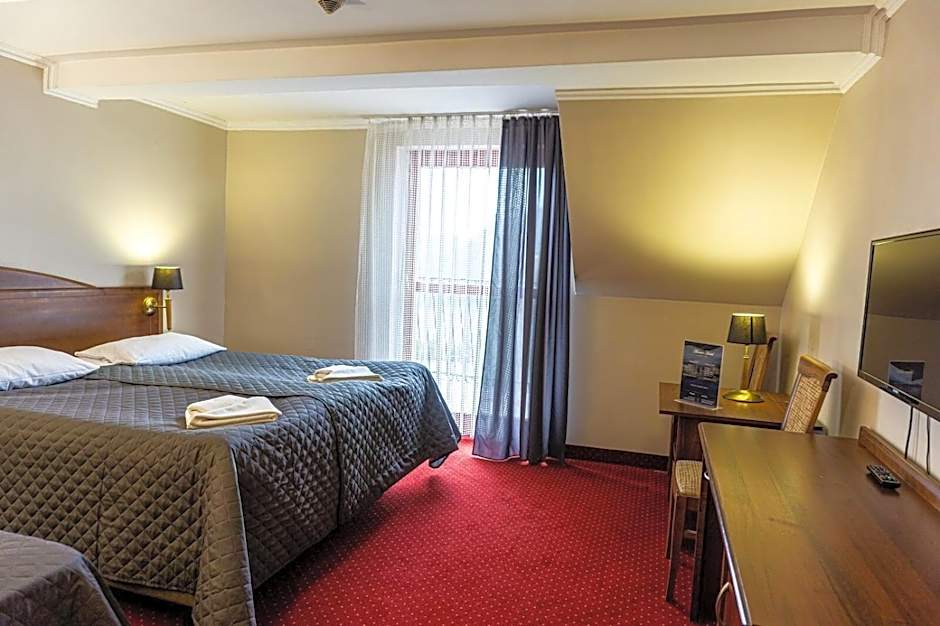 Manor Hotel