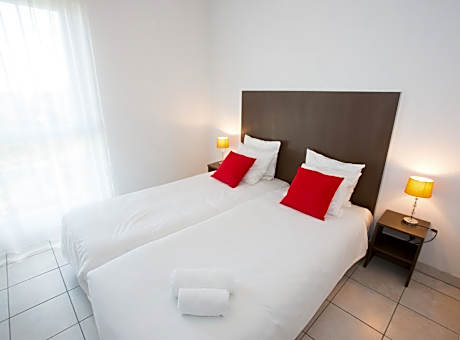 Studio Twin bed