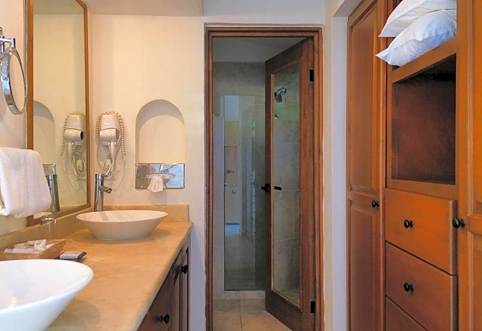 Punta Pescadero Paradise Hotel & Villas