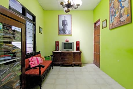 Batik Trinidar Homestay by ZUZU