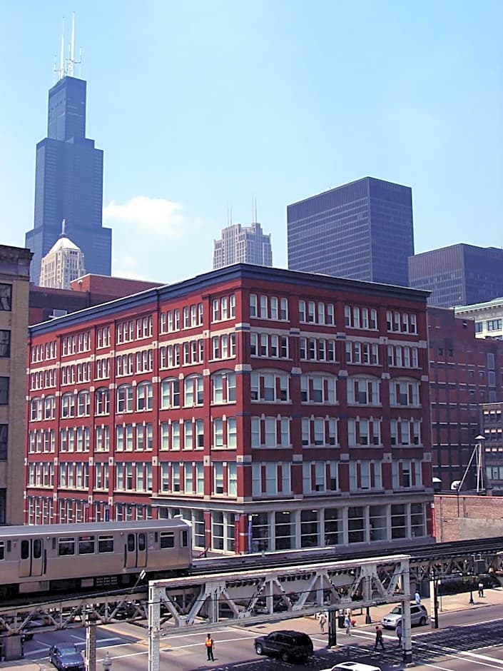 HI Chicago Hostel