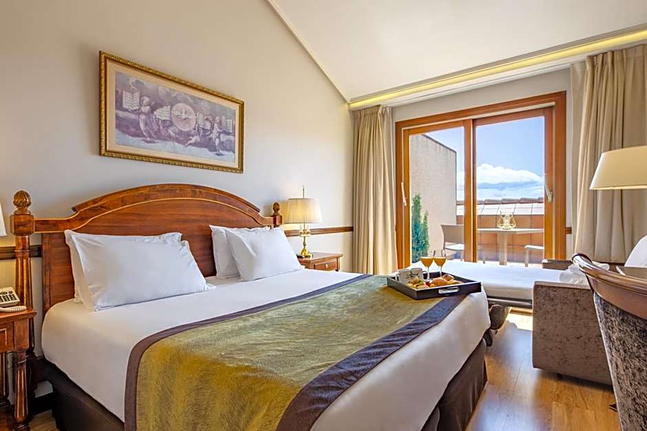 Photo 1 of 32 of Hotel Exe Reina Isabel