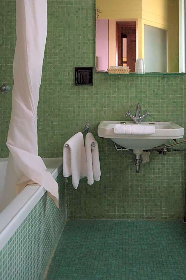 Royal Victoria Hotel