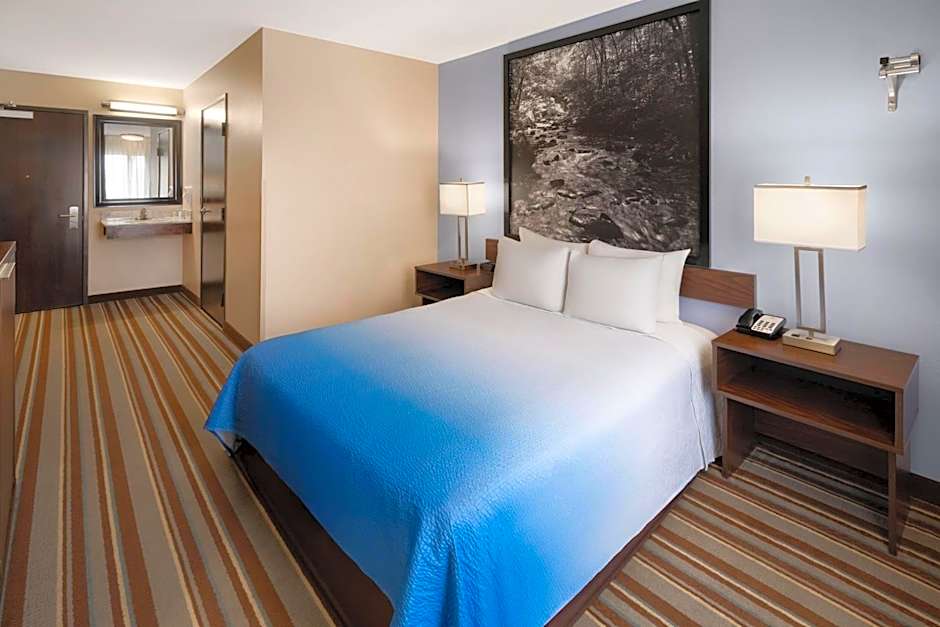 Super 8 by Wyndham Longmont/Twin Peaks