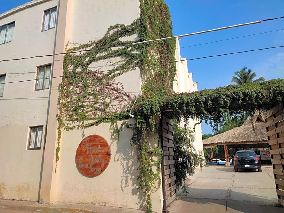 Hotel Ashly Loma Larga