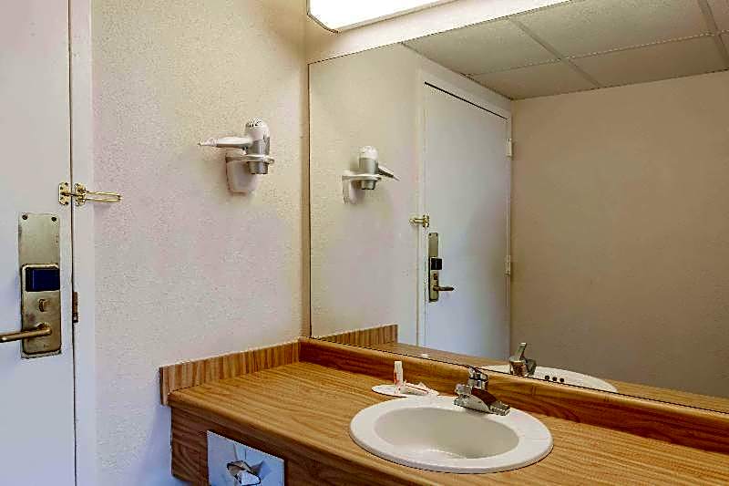Days Inn by Wyndham Syracuse