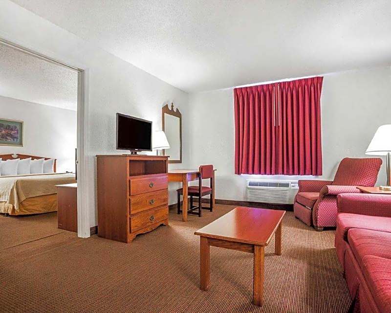 Quality Inn & Suites Des Moines - Merle Hay Road
