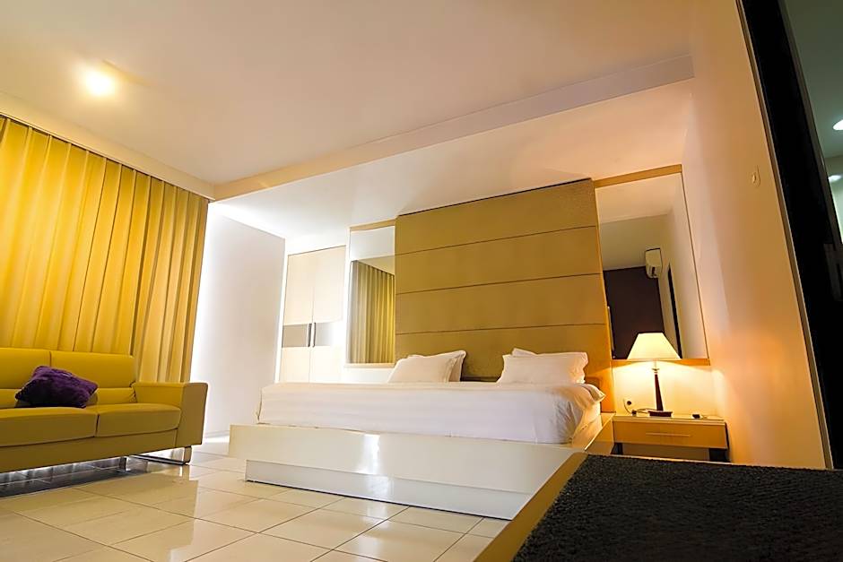 Royal Hotel N' Lounge