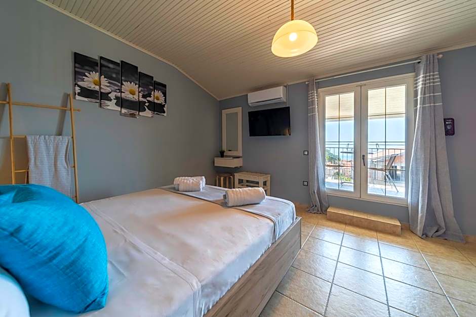 Helen's Studios & Apartments