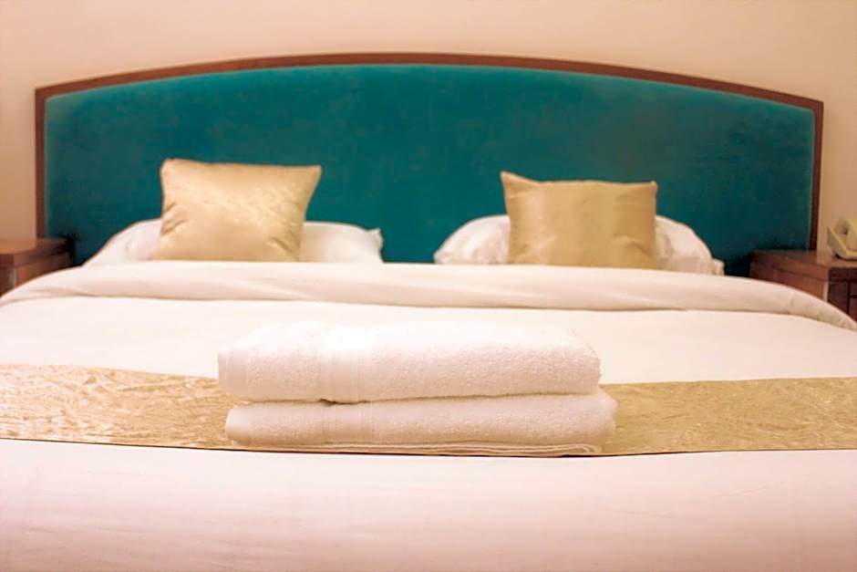 New MerryLand Hotel