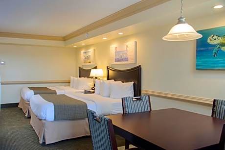 Efficiency with Two Queen Beds - Main Building & Pool View