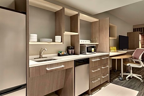 King Studio Suite with Accessible Tub - Mobility Access