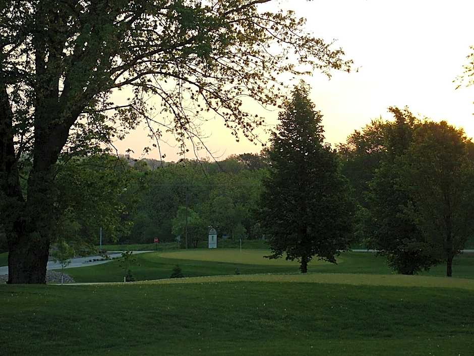 Cobblestone Inn & Suites - Denison | Majestic Hills