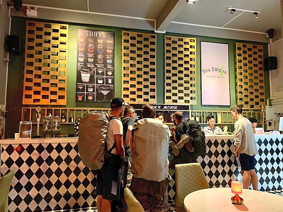 You Empire Hostel & Bar