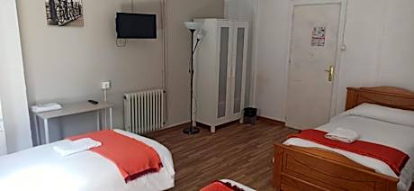 Basic Triple Room with Shared Bathroom