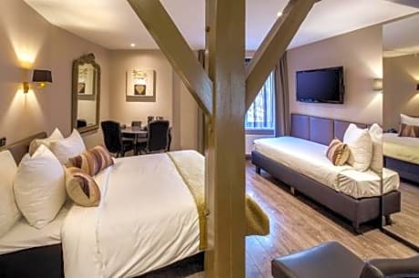 Triple (three person room, three seperate beds)