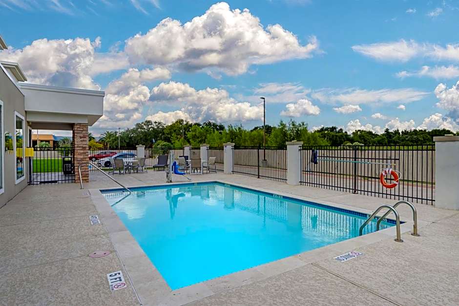 Best Western Plus Bay City Inn & Suites